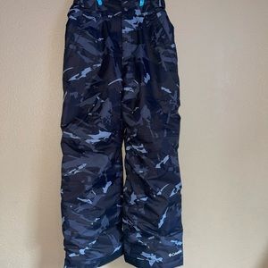 Boy Camouflage Columbia Snow Pants with outgrown internal sleeve size M 10-12